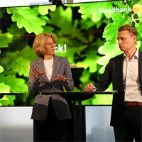 Andreas Wallström, chef för makroanalys på Swedbank, Kerstin Hallsten, chefsekonom på Industriarbetsgivarna, och Erik Spector, chefsekonom på Teknikföretagen.